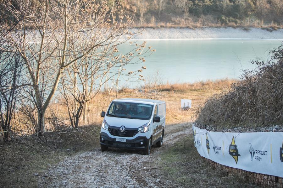  Renault Trafic Van X-Track 2016 года  (фото 6 из 20)